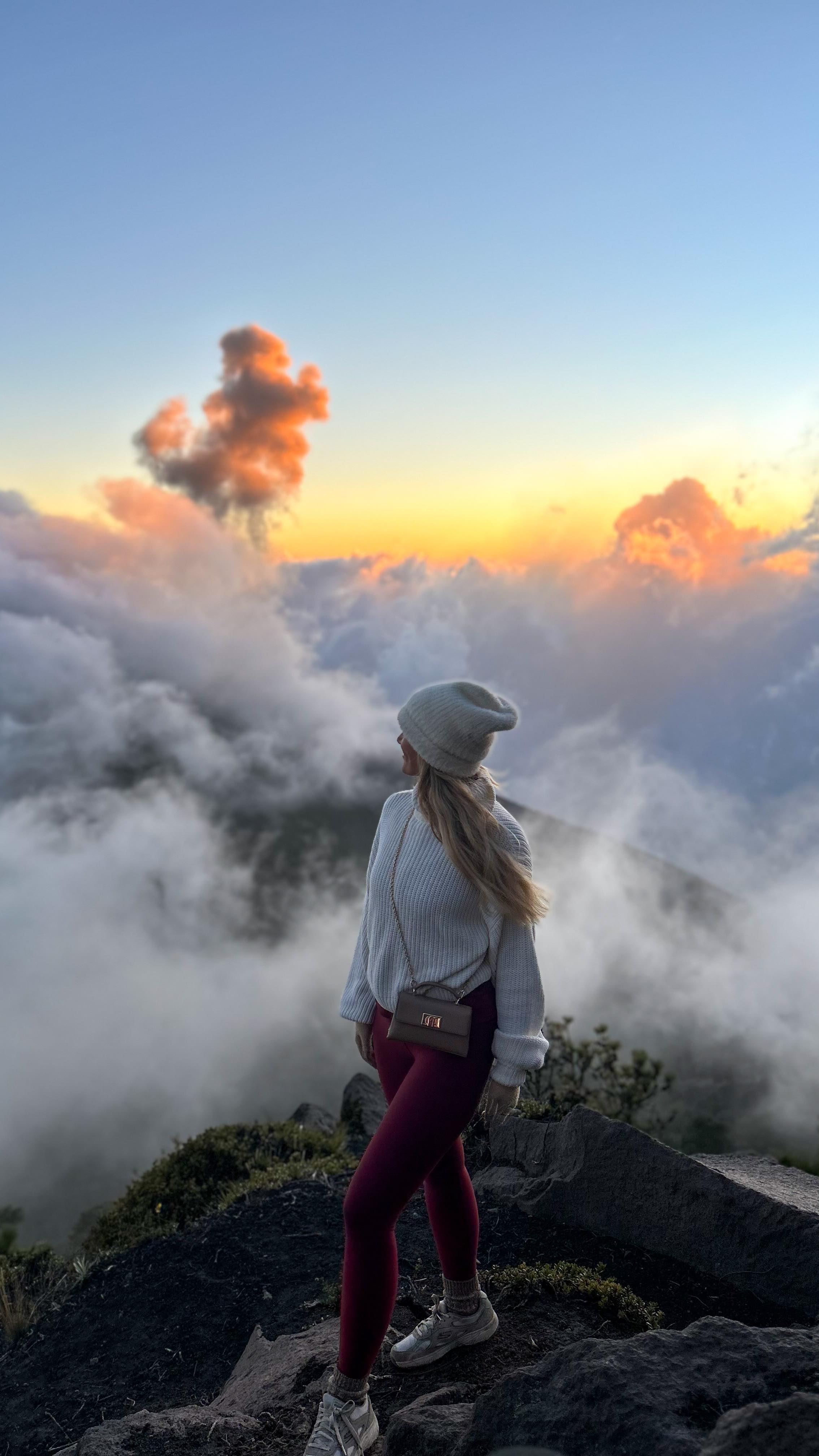 Most incredible moment of 2025, and actually one of the most incredible of my life. Hiking the Acatenago volcano in Guatemala was one of the most challenging things I have ever done in my life, but the reward of pushing my own limits felt unreal. This climb and activity was on top of my bucketlist and for sure one of the most rewarding things of the year! 🌋
.
.
.
#stewardess #flightattendant #cabincrew #cabinattendant #pageantqueen #guatemala #antigua  #model  #missnetherlandsfinalist #beautypageant  #travelblogger #solotravel #solotravelblog #femaletravel