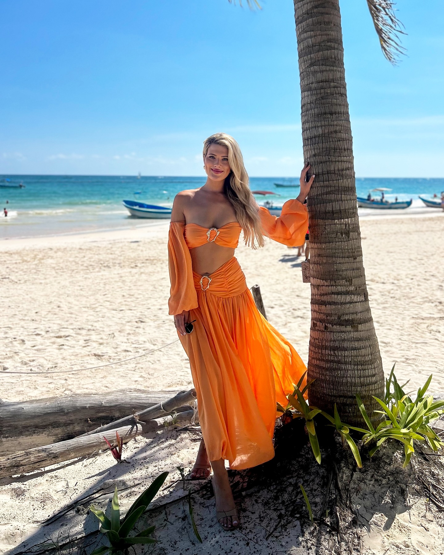 Life is better at the beach 🌴🇲🇽 #mexicomagico #tulum #tulummiamor
.
.
.
.
#stewardess #flightattendant #cabincrew #cabinattendant #pageantqueen #tulum #playamaya #tulumbeach #tulumpueblo #mexico  #model  #missnetherlandsfinalist #beautypageant