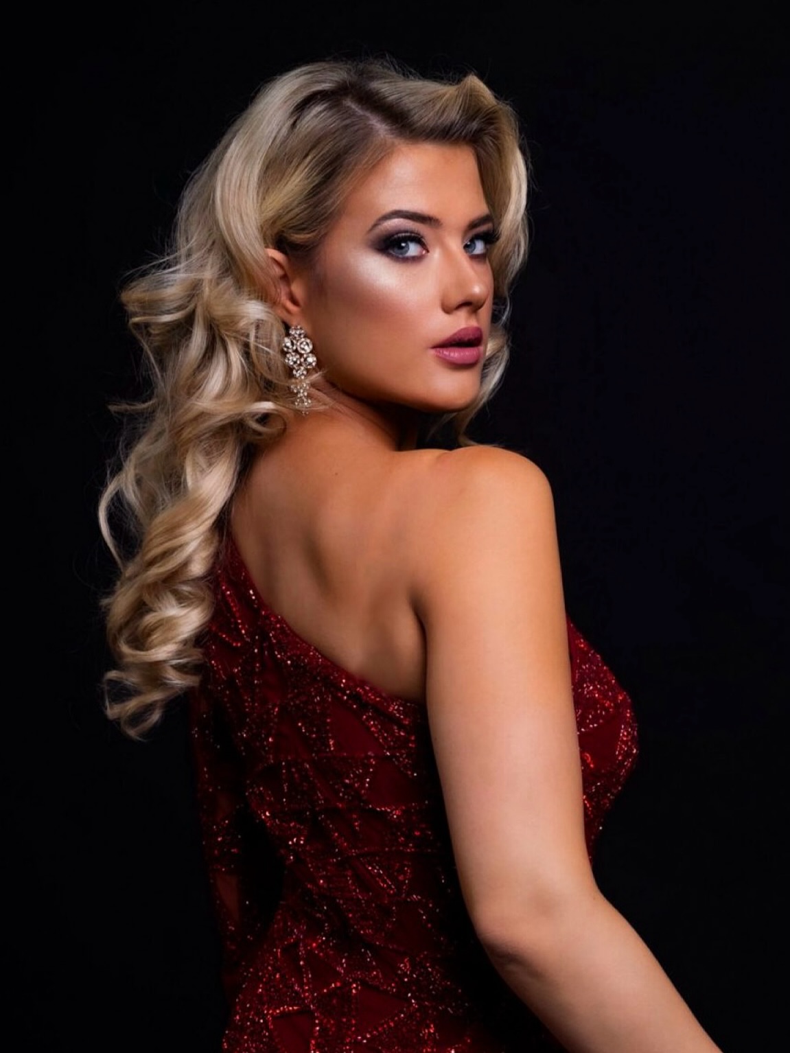 Your Lucky charm 🐦‍🔥 #2021 #tb 
📸 @chicandholland 
📸 @ozveld.fotovideo @looksbylatife
#missinternational #missworld #model